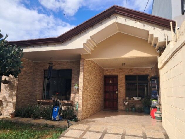 VENTA CASA DE 1 PLANTA EN RESIDENCIAL CURRIDABAT MONTE AYARCO en Curridabat, San José — $250,000