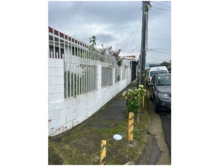 VENTA DE CASA, SAN JOSE, CALLE BLANCOS, URBANIZACIÓN LA CATALINA - 9402051 en Calle Blancos, Goicoechea, San José — ₡ 87 000 000
