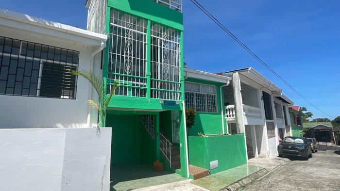 REBAJADA! LINDA CASA CALLE PRIVADA SIGLO XXI LIMON CENTRO en Limón — ₡ 55 000 000 - Foto 2 de 51