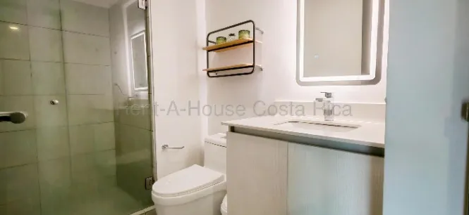 Alquiler apartamento amueblado moderno con balcón y full amenidades 26-1821 GS in Mata Redonda, San José — $1,400 - Photo 3 of 9