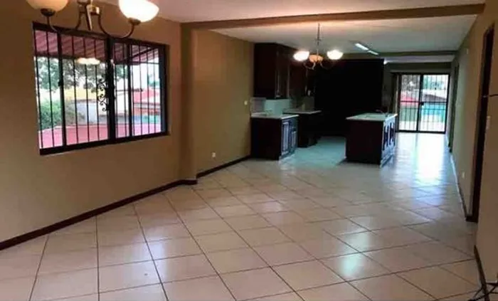 VENTA EDIFICIO DE 5 APARTAMENTOS, HEREDIA, CARIARI, LOS ARCOS en Ulloa, Heredia — $650,000 - Foto 2 de 6