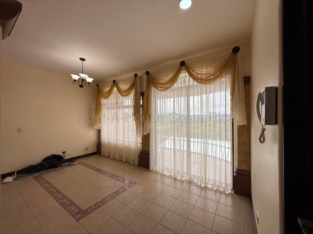 Venta de residencia con vistas panorámicas en San Isidro de Heredia #27-442 GS in Concepción, San Isidro, Heredia — $758,000 - Photo 3 of 15