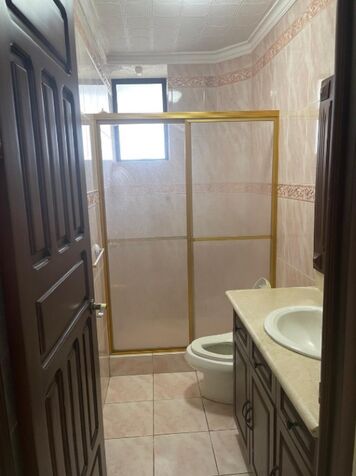 Excelente Casa en Alajuela Residencial Muy Seguro en Alajuela — $2,900