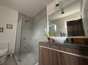 Alquiler de Apartamento en Pozos de Santa Ana. RAH 26-290 en Pozos, Santa Ana, San José — $1,150 - Foto 4 de 16