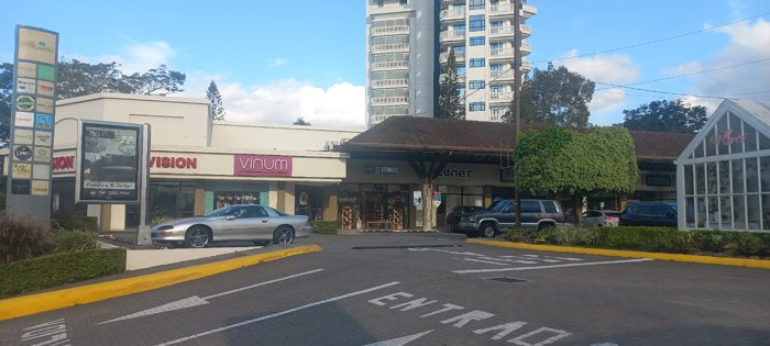 ALQUILER DE LOCAL COMERCIAL, SAN JOSE, ESCAZU, LOS LAURELES in Escazú, San José — $1,865