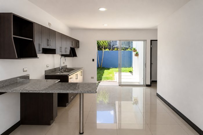 CASA EN VENTA | SABANILLA | PRECIO REBAJADO: ¡APROVÉCHELO! en San Pedro, Montes De Oca, San José — $232,000 - Foto 3 de 17