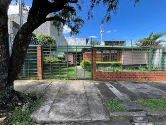 Venta de Casa en Zapote, San José. RAH 26-1215 en Zapote, San José — ₡ 99 000 000