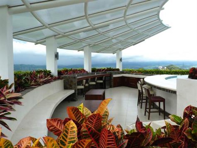 Casa ultramoderna con vistas de San Jose en Atenas, Alajuela — $1,000,000 - Foto 2 de 10