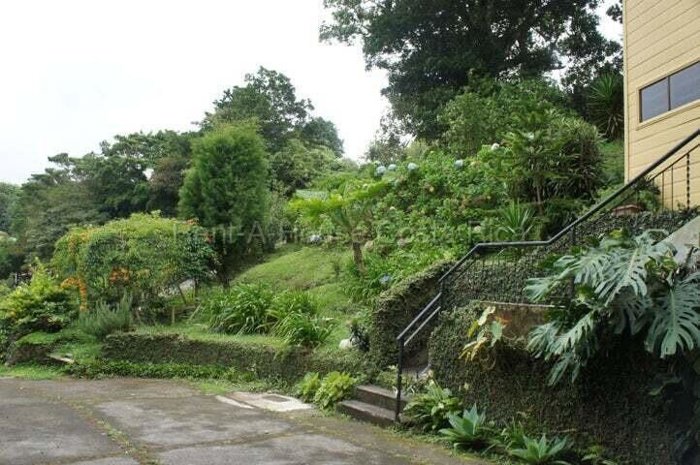 SE ALQUILA HERMOSA CASA EN PLATANARES DE MORAVIA en San Jerónimo, Moravia, San José — $1,300
