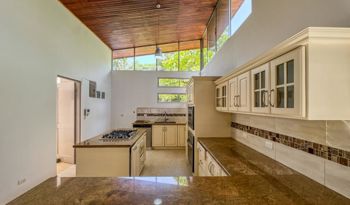 Spacious One-Level House for Rent Grecia in Mercedes, Atenas, Alajuela — $1,600 - Photo 2 of 14