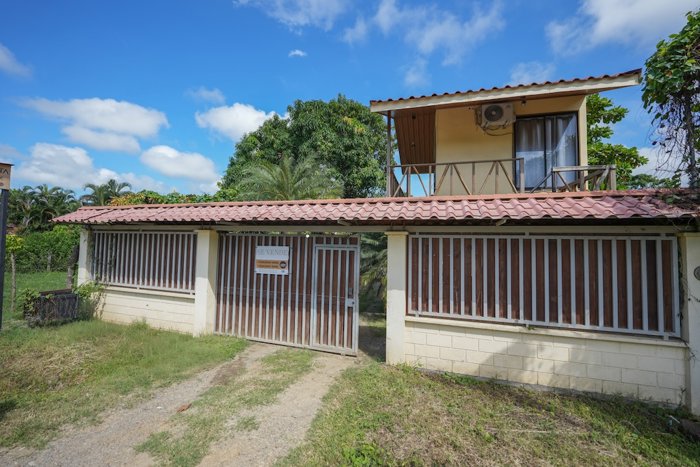 Casa de 3 Habitaciones + 2 apartamentos tipo Estudio en Cabuya in Cóbano, Puntarenas — $230,000
