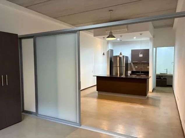ALQUILO HERMOSO APARTAMENTO STUDIO EN SANTA ANA en Piedades, Santa Ana, San José — $950 - Foto 3 de 10