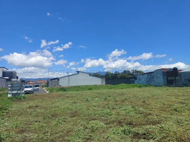 Venta de Amplio Lote Plano en Santo Domingo de Heredia #27-237 GS en Santo Domingo, Heredia — $197,200