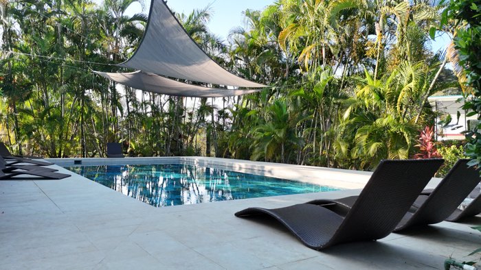 Propiedad de Lujo con Lago Privado, Piscina y Ubicación Privilegiada en Parrita, Puntarenas — $1,485,000