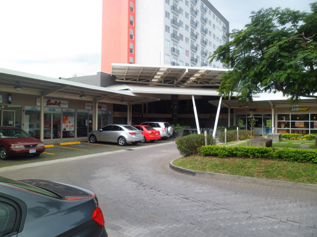 LOCAL EN CENTRO COMERCIAL EN HEREDIA en Heredia — $1,200 - Foto 2 de 4