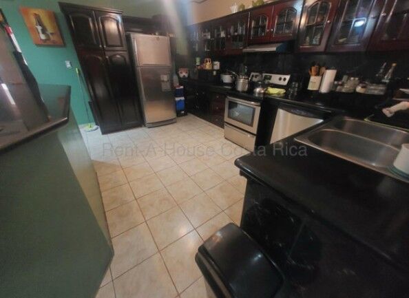 COMODA CASA EN VENTA DENTRO DE SEGURO RESIDENCIAL en Desamparados, Alajuela — ₡ 85 000 000
