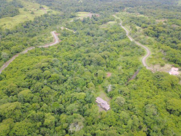 ¡OBRA MAESTRA ARQUITECTÓNICA ESPERA TUS TOQUES FINALES! in Siquirres, Limón — $215,000