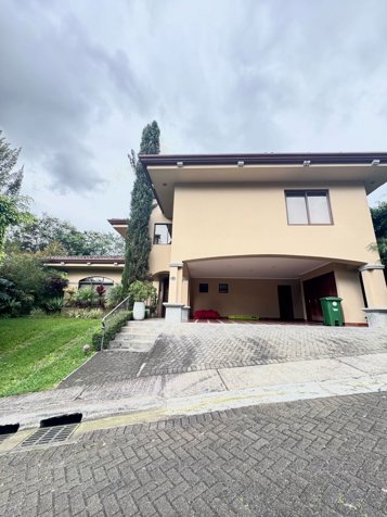 Condominio Hacienda Gregal Casa de dos pisos in Curridabat, San José — $795,000