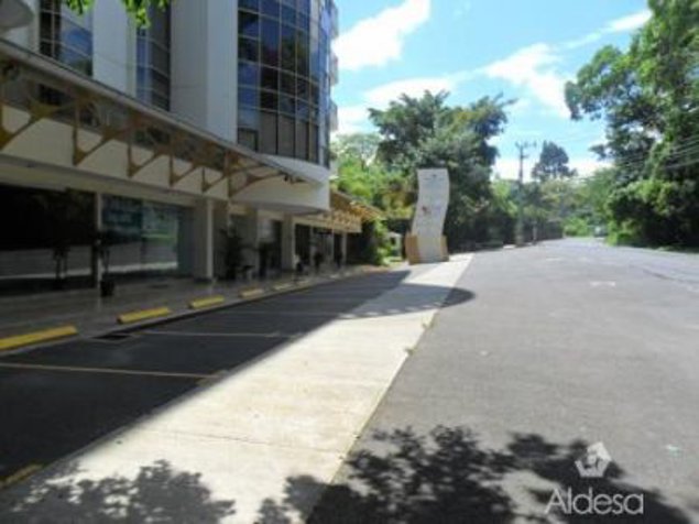 ALQUILER DE LOCALES COMERCIALES EN RIVERSIDE ESCAZU en San Rafael, Escazú, San José — $1,123 - Foto 3 de 7