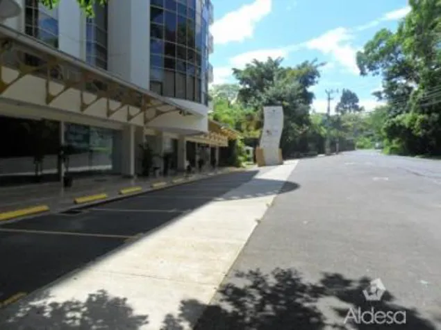 ALQUILER DE LOCALES COMERCIALES EN RIVERSIDE ESCAZU en San Rafael, Escazú, San José — $1,123 - Foto 3 de 7