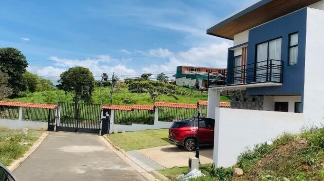 Venta lote residencial con vistas, listo para construir #26-2262 GS in Carmen, San José — $98,000