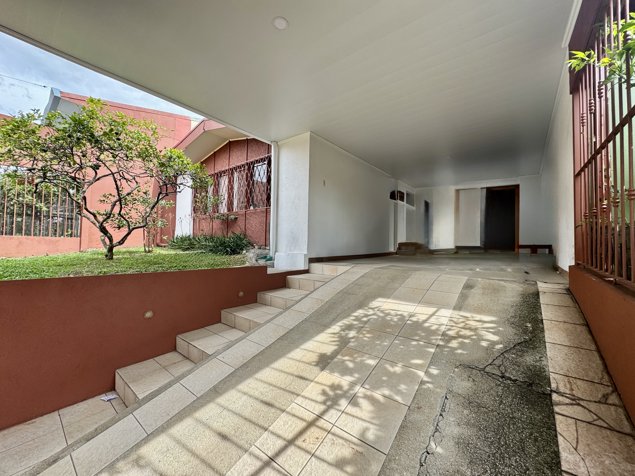 Venta de casa en Desamparados Centro - Independiente in Desamparados, San José — ₡ 118 000 000 - Photo 3 of 26