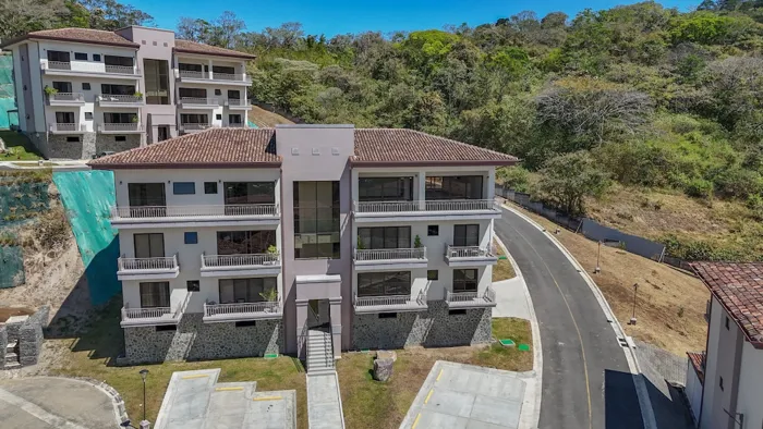 Penthouse de 4 Habitaciones en Condominio Vista Al Valle en Santa Ana, San José — $675,000 - Foto 2 de 37