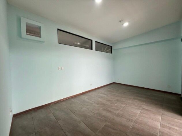 Alquiler de Local Comercial u Oficina en San Fco de Heredia. RAH 26-402 en San Francisco, Heredia — $508