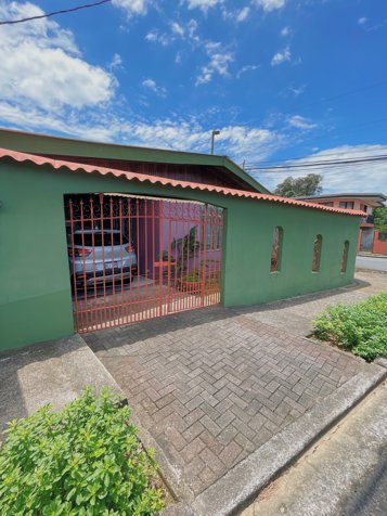 Venta de casa en Limón COD RG 1297 en Limón — ₡ 88 000 000 - Foto 2 de 30
