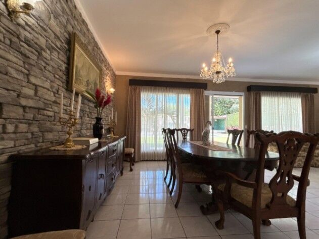 Alquiler de Esplendida Casa en Mora, San José / Mls. 25-2050 OFC JB in Colón, Mora, San José — $4,800