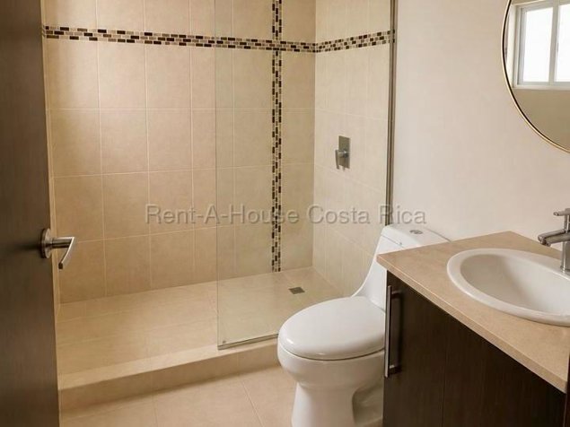 Venta de Casa en La Guácima de Alajuela. RAH 26-2120 PRECIO REBAJADO in Guácima, Alajuela — ₡ 86 000 000 - Photo 2 of 6
