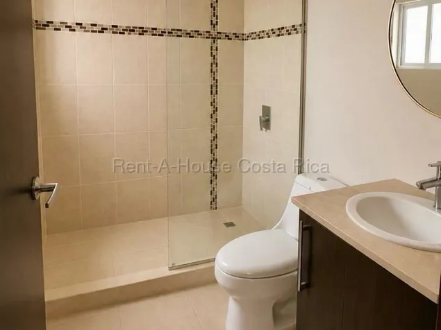 Venta de Casa en La Guácima de Alajuela. RAH 26-2120 PRECIO REBAJADO en Guácima, Alajuela — ₡ 86 000 000 - Foto 2 de 6
