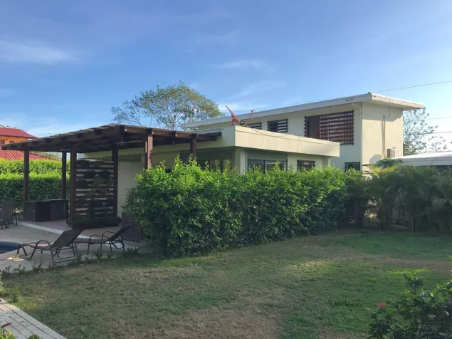 Oportunidad de inversión en Guanacaste | 3 apartamentos, piscina y jardines en Tamarindo, Santa Cruz, Guanacaste — ₡ 150 000 000