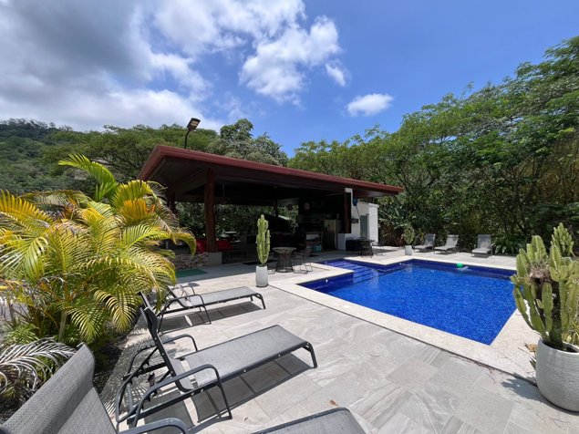 Venta de villa vacacional cerca de Playa Blanca en Jacó, Garabito, Puntarenas — $985,000