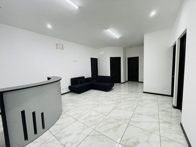 OFICINAS DE 27 M² EN CENTRO COMERCIAL | SAN PEDRO, MONTES DE OCA en San Pedro, Montes De Oca, San José — $550 - Foto 2 de 12