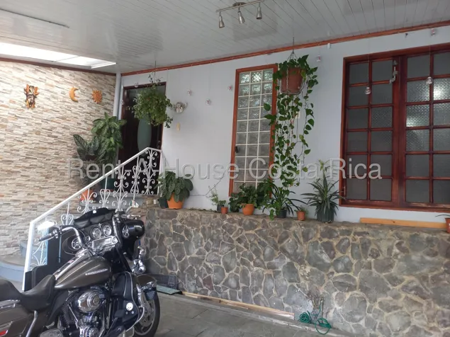 Venta de Casa en Mata de Plátano, Guadalupe con 4 Habitaciones #26-1417 GS en Mata de Plátano, Goicoechea, San José — $184,000