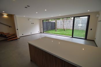 Casa para Estrenar de 3 Habitaciones en Santa Ana Centro en Santa Ana, San José — $3,200 - Foto 4 de 27