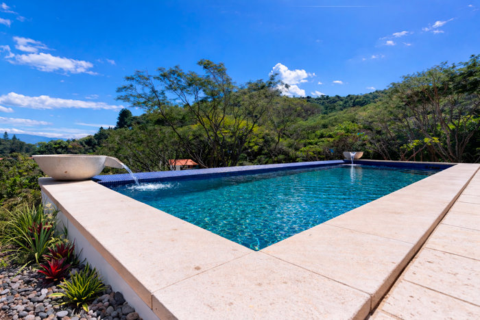 Brand New Home With Pool And Panoramic Views - Atenas en San José, Atenas, Alajuela — $725,000 - Foto 2 de 34