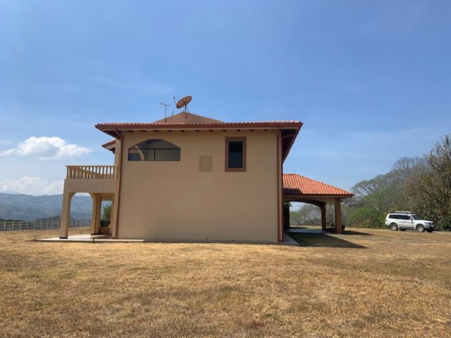 Grande casa en finca de 5 Hec en Atenas, Alajuela — $1,400,000