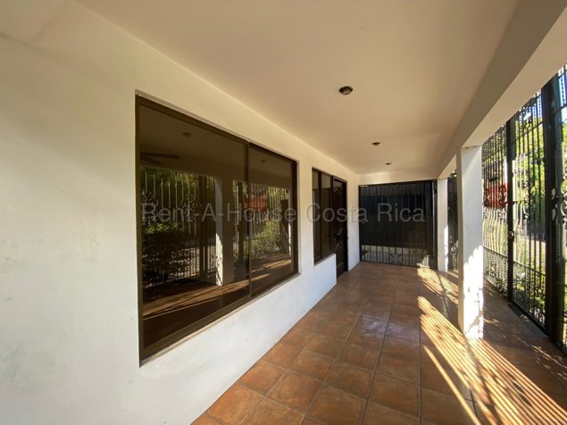 casa en venta en Pozos, Santa Ana, San jose en Mercedes, Heredia — ₡ 136 000 000 - Foto 3 de 10