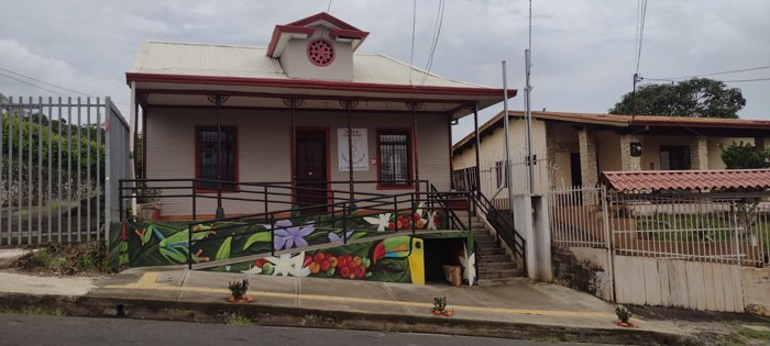 VENTA DE CASA USO MIXTO, HEREDIA, MERCEDES NORTE en Mercedes, Heredia — ₡ 85 000 000 - Foto 2 de 20