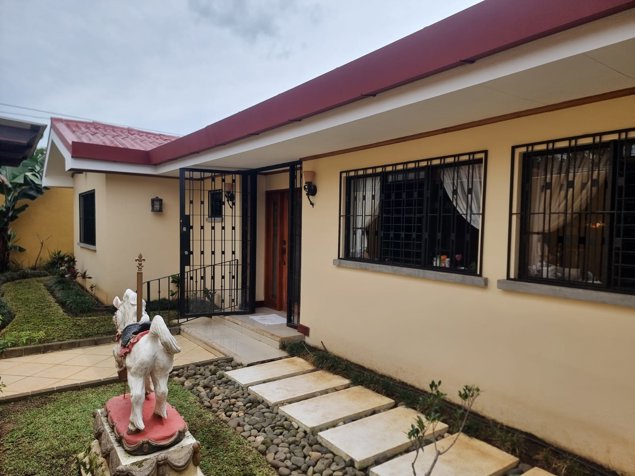 Venta casa una sola planta en Pinares de Curridabat en Sánchez, Curridabat, San José — $650,000