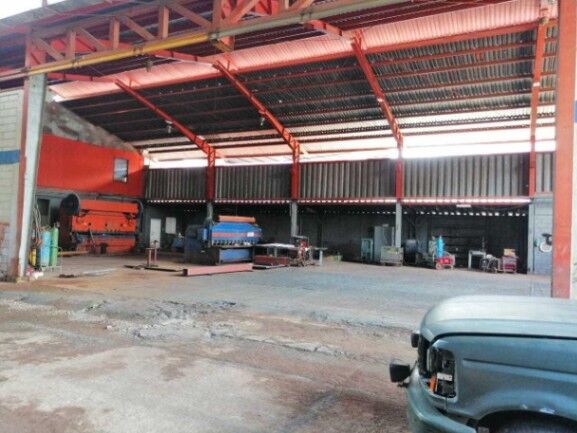 Se vende amplia propiedad con 2 bodegas en Uruca San José 24-143 en Uruca, San José — $2,400,000