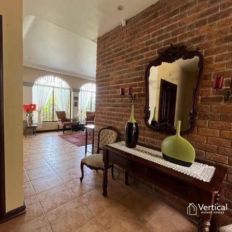 Venta de casa Colinas de Montealegre. condominio Guayacán Real en Tres Ríos, La Unión, Cartago — $1,250,000 - Foto 2 de 13