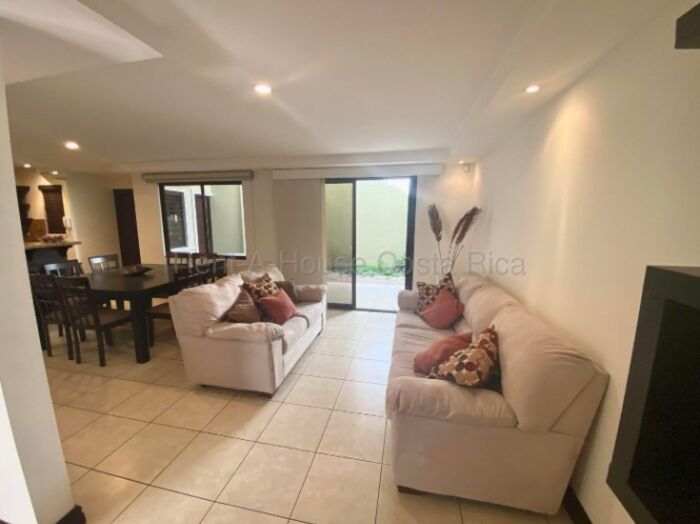 Se alquila casa en Santa Ana San José 26-1963 en Santa Ana, San José — $1,750