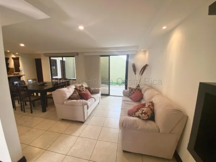 Se alquila casa en Santa Ana San José 26-1963 in Santa Ana, San José — $1,750