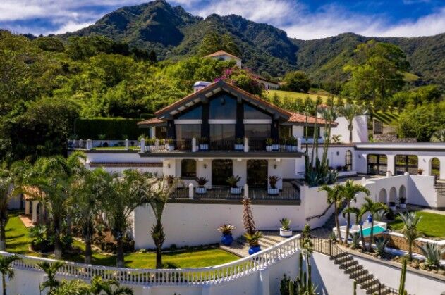 Venta mansión con 2 residencias, piscina y cancha #26-711 GS in San Antonio, Escazú, San José — $1,495,000