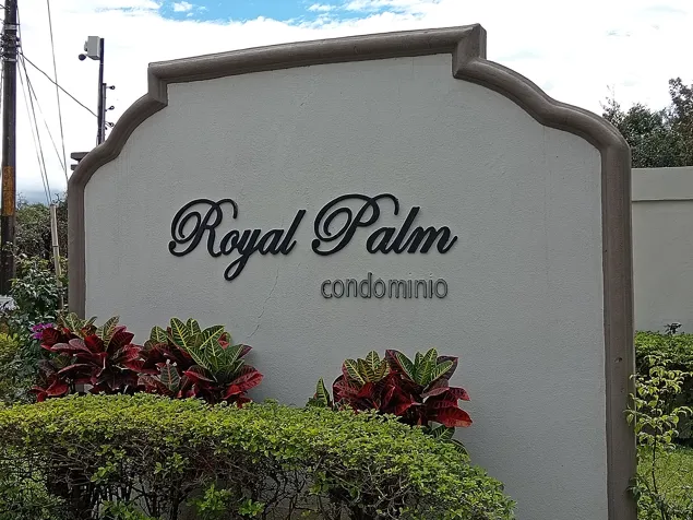 SE VENDE HERMOSA CASA-CONDOMINIO ROYAL PALM - 5739m2 LA GARITA en Garita, Alajuela — $2,500,000 - Foto 2 de 42
