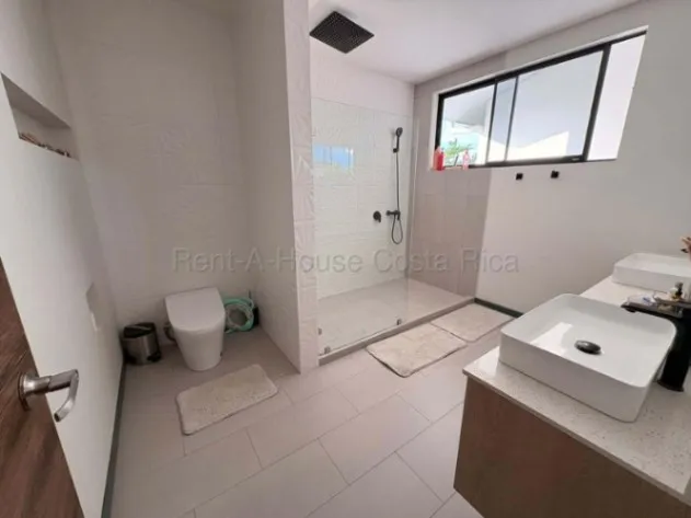 CASA EN VENTA EN LA GUÀCIMA ALAUELA en Guácima, Alajuela — $450,000 - Foto 3 de 14