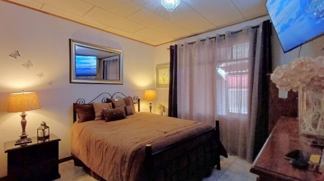 Venta de Casa + APTO en Ipis, Goicoechea.  in Ipís, Goicoechea, San José — $196,000